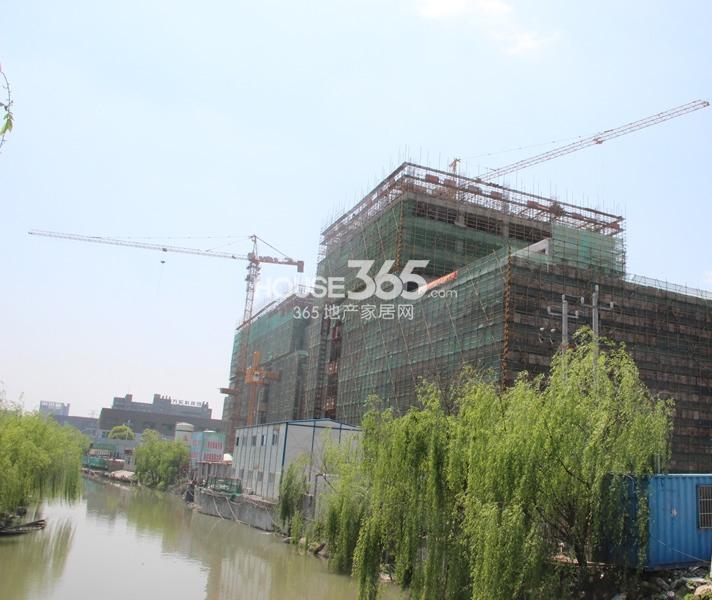 2015年5月初鑫都汇项目沿河实景