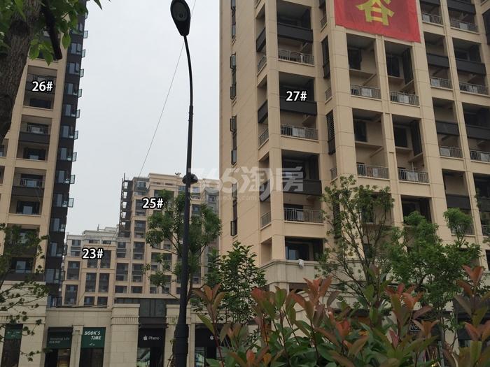 保利罗兰香谷23、25、26、27号楼施工实景图  2015年7月摄