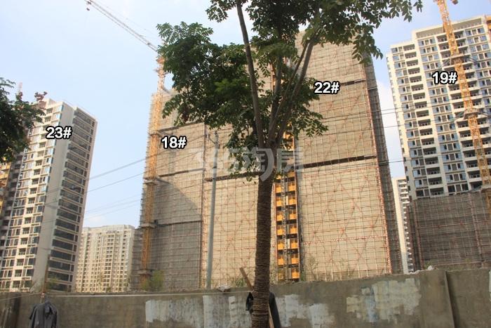 万科北宸之光二期18、19、22、23号楼施工进度实景图 2015年10月摄
